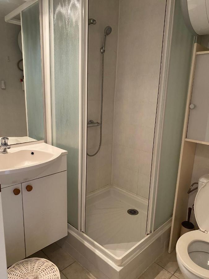 Joli Appartement Mezzanine Avec Parking La Roquille آجد المظهر الخارجي الصورة